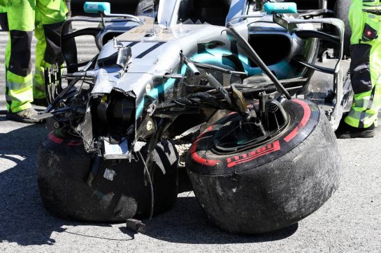 The damaged Mercedes AMG F1 W10 of Valtteri Bottas (FIN) after he crashed in the second practice session.
28.06.2019. Formula 1 World Championship, Rd 9, Austrian Grand Prix, Spielberg, Austria, Practice Day.
- www.xpbimages.com, EMail: requests@xpbimages.com - copy of publication required for printed pictures. Every used picture is fee-liable. © Copyright: Moy / XPB Images
