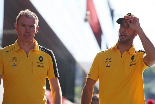 Alan Permane (GBR), Renault Sport F1 Team Trackside Operations Director and Daniel Ricciardo (AUS), Renault F1 Team 
28.06.2019. Formula 1 World Championship, Rd 9, Austrian Grand Prix, Spielberg, Austria, Practice Day.
- www.xpbimages.com, EMail: requests@xpbimages.com - copy of publication required for printed pictures. Every used picture is fee-liable. © Copyright: Charniaux / XPB Images