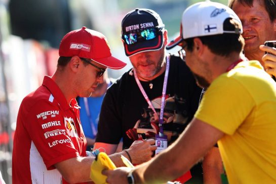 Sebastian Vettel (GER) Ferrari signs autographs for the fans.
28.06.2019. Formula 1 World Championship, Rd 9, Austrian Grand Prix, Spielberg, Austria, Practice Day.
- www.xpbimages.com, EMail: requests@xpbimages.com - copy of publication required for printed pictures. Every used picture is fee-liable. © Copyright: Moy / XPB Images