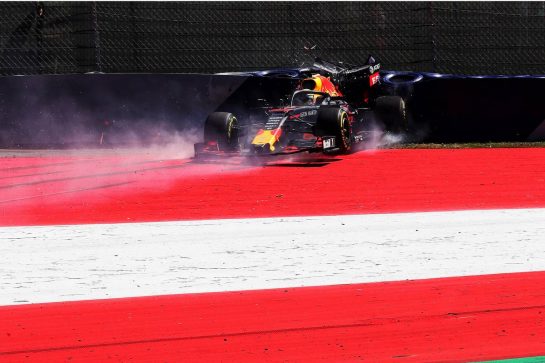 Max Verstappen (NLD) Red Bull Racing RB15 crashes in the second practice session.
28.06.2019. Formula 1 World Championship, Rd 9, Austrian Grand Prix, Spielberg, Austria, Practice Day.
- www.xpbimages.com, EMail: requests@xpbimages.com - copy of publication required for printed pictures. Every used picture is fee-liable. © Copyright: Photo4 / XPB Images