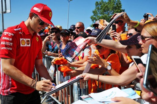 Charles Leclerc (MON) Ferrari signs autographs for the fans.
29.06.2019. Formula 1 World Championship, Rd 9, Austrian Grand Prix, Spielberg, Austria, Qualifying Day.
- www.xpbimages.com, EMail: requests@xpbimages.com - copy of publication required for printed pictures. Every used picture is fee-liable. © Copyright: Moy / XPB Images