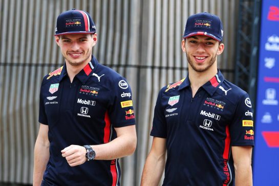 (L to R): Max Verstappen (NLD) Red Bull Racing and team mate Pierre Gasly (FRA) Red Bull Racing.
11.07.2019. Formula 1 World Championship, Rd 10, British Grand Prix, Silverstone, England, Preparation Day.
- www.xpbimages.com, EMail: requests@xpbimages.com - copy of publication required for printed pictures. Every used picture is fee-liable. © Copyright: Moy / XPB Images