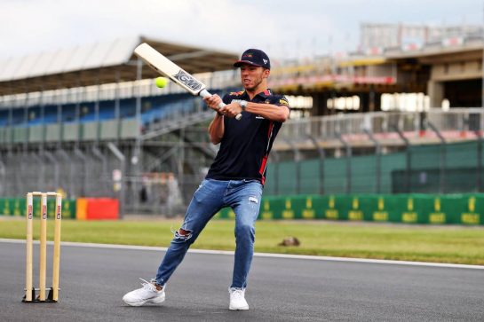 Pierre Gasly (FRA) Red Bull Racing plays cricket.
11.07.2019. Formula 1 World Championship, Rd 10, British Grand Prix, Silverstone, England, Preparation Day.
- www.xpbimages.com, EMail: requests@xpbimages.com - copy of publication required for printed pictures. Every used picture is fee-liable. © Copyright: Moy / XPB Images