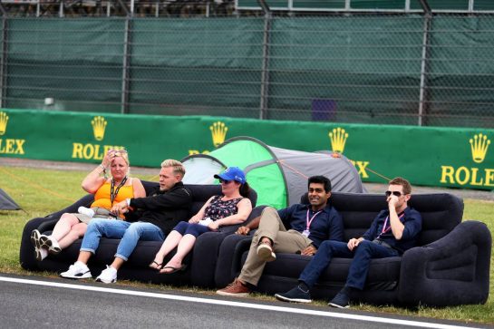 (L to R): Kevin Magnussen (DEN) Haas F1 Team with Karun Chandhok (IND) Sky Sports F1 Pitlane Reporter and Anthony Davidson (GBR).
11.07.2019. Formula 1 World Championship, Rd 10, British Grand Prix, Silverstone, England, Preparation Day.
- www.xpbimages.com, EMail: requests@xpbimages.com - copy of publication required for printed pictures. Every used picture is fee-liable. © Copyright: Moy / XPB Images