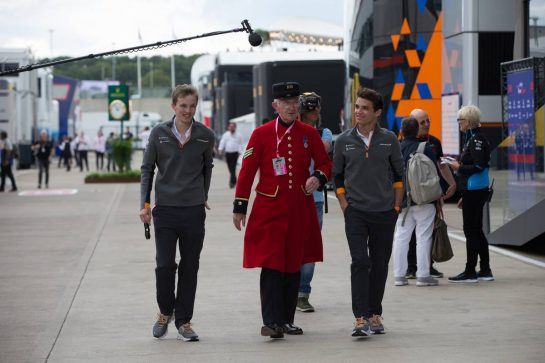 Lando Norris (GBR) McLaren with a Chelsea Pensioner.
11.07.2019. Formula 1 World Championship, Rd 10, British Grand Prix, Silverstone, England, Preparation Day.
- www.xpbimages.com, EMail: requests@xpbimages.com - copy of publication required for printed pictures. Every used picture is fee-liable. © Copyright: Rew / XPB Images