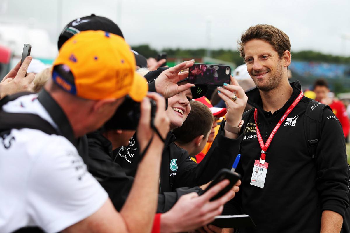 Romain Grosjean (FRA) Haas F1 Team with fans.