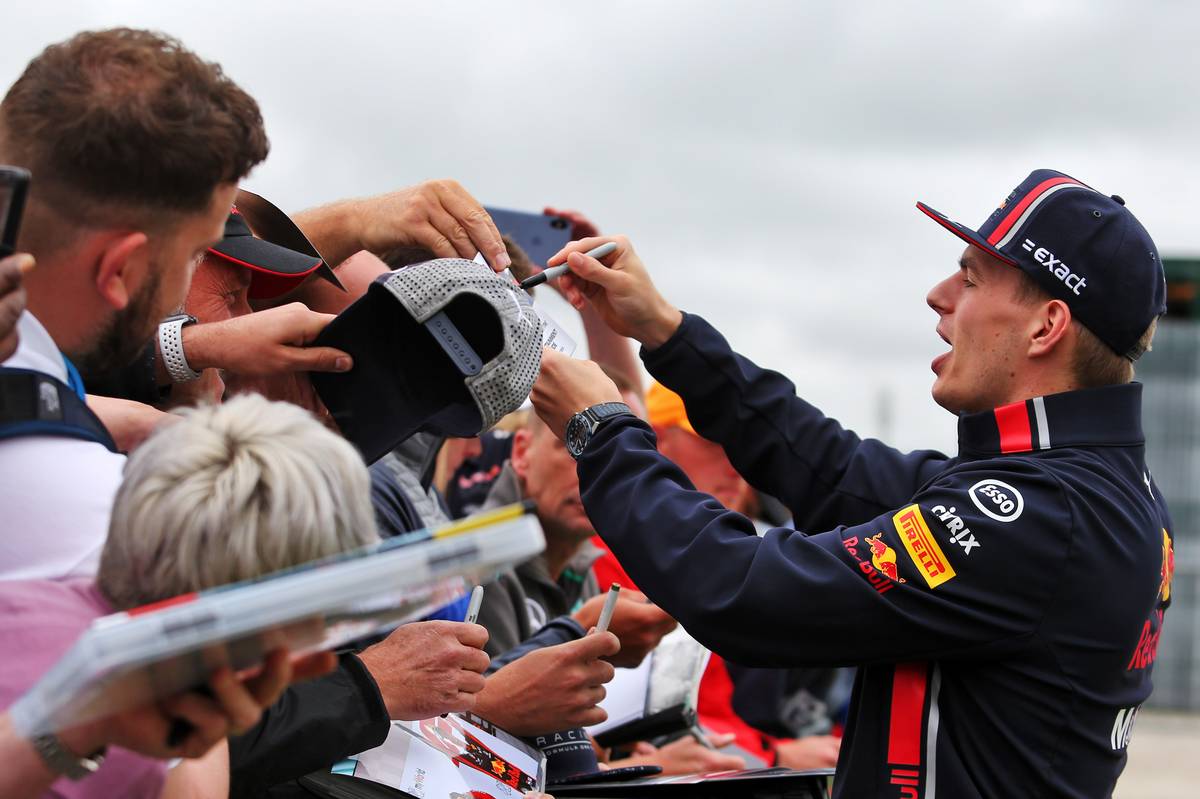 Max Verstappen (NLD) Red Bull Racing signs autographs for the fans.