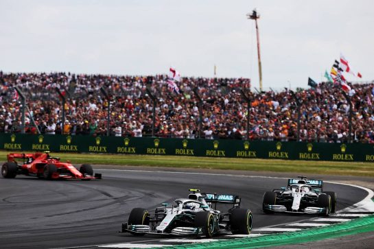 Valtteri Bottas (FIN) Mercedes AMG F1 W10 leads the race.
14.07.2019. Formula 1 World Championship, Rd 10, British Grand Prix, Silverstone, England, Race Day.
- www.xpbimages.com, EMail: requests@xpbimages.com - copy of publication required for printed pictures. Every used picture is fee-liable. © Copyright: Batchelor / XPB Images