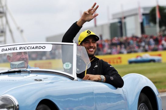 Daniel Ricciardo (AUS) Renault F1 Team on the drivers parade.
14.07.2019. Formula 1 World Championship, Rd 10, British Grand Prix, Silverstone, England, Race Day.
 - www.xpbimages.com, EMail: requests@xpbimages.com - copy of publication required for printed pictures. Every used picture is fee-liable. © Copyright: Bearne / XPB Images