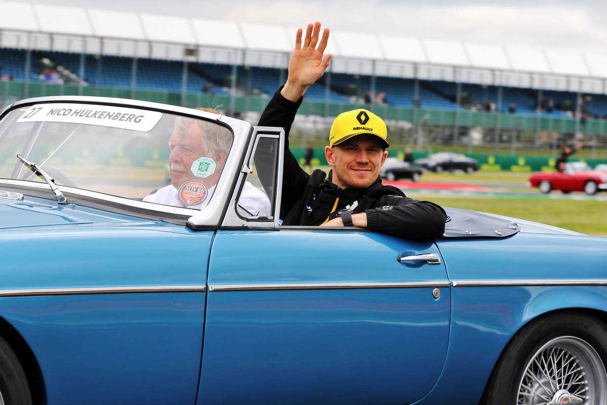 Nico Hulkenberg (GER) Renault F1 Team on the drivers parade.