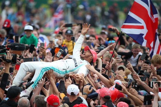 1st place Lewis Hamilton (GBR) Mercedes AMG F1 W10 crowd surfing.
14.07.2019. Formula 1 World Championship, Rd 10, British Grand Prix, Silverstone, England, Race Day.
- www.xpbimages.com, EMail: requests@xpbimages.com - copy of publication required for printed pictures. Every used picture is fee-liable. © Copyright: Batchelor / XPB Images
