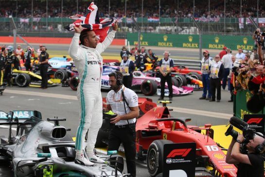 Lewis Hamilton (GBR), Mercedes AMG F1
14.07.2019. Formula 1 World Championship, Rd 10, British Grand Prix, Silverstone, England, Race Day.
- www.xpbimages.com, EMail: requests@xpbimages.com - copy of publication required for printed pictures. Every used picture is fee-liable. © Copyright: Charniaux / XPB Images