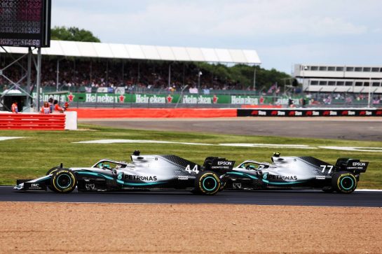 Valtteri Bottas (FIN) Mercedes AMG F1 W10 and Lewis Hamilton (GBR) Mercedes AMG F1 W10 battle for the lead of the race.
14.07.2019. Formula 1 World Championship, Rd 10, British Grand Prix, Silverstone, England, Race Day.
- www.xpbimages.com, EMail: requests@xpbimages.com - copy of publication required for printed pictures. Every used picture is fee-liable. © Copyright: Moy / XPB Images