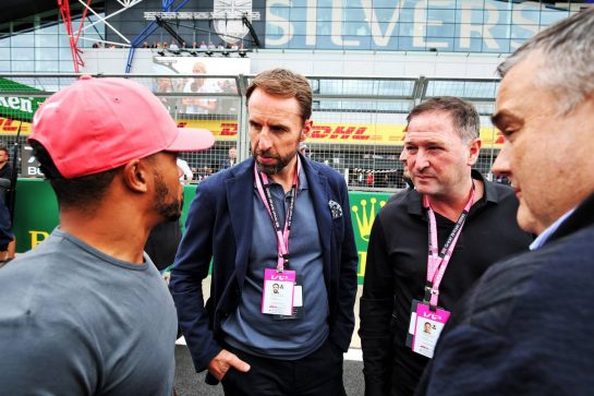 (L to R): Nicolas Hamilton (GBR) with Gareth Southgate (GBR) England Football Manager on the grid.
14.07.2019. Formula 1 World Championship, Rd 10, British Grand Prix, Silverstone, England, Race Day.
- www.xpbimages.com, EMail: requests@xpbimages.com - copy of publication required for printed pictures. Every used picture is fee-liable. © Copyright: Moy / XPB Images