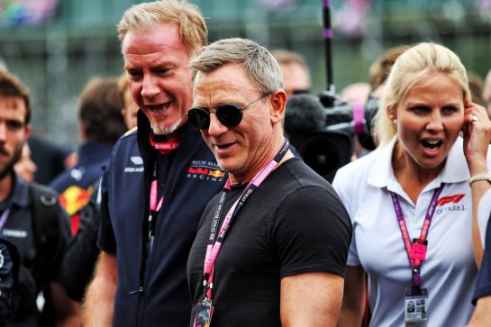 Daniel Craig (GBR) Actor on the grid.
14.07.2019. Formula 1 World Championship, Rd 10, British Grand Prix, Silverstone, England, Race Day.
- www.xpbimages.com, EMail: requests@xpbimages.com - copy of publication required for printed pictures. Every used picture is fee-liable. © Copyright: Photo4 / XPB Images