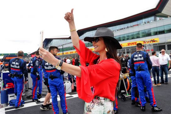 Catherine Zeta-Jones (GBR) Actress on the grid.
14.07.2019. Formula 1 World Championship, Rd 10, British Grand Prix, Silverstone, England, Race Day.
- www.xpbimages.com, EMail: requests@xpbimages.com - copy of publication required for printed pictures. Every used picture is fee-liable. © Copyright: Bearne / XPB Images