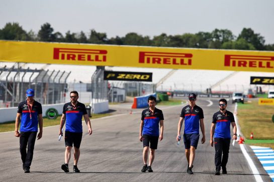 Daniil Kvyat (RUS) Scuderia Toro Rosso walks the circuit with the team.
25.07.2019. Formula 1 World Championship, Rd 11, German Grand Prix, Hockenheim, Germany, Preparation Day.
- www.xpbimages.com, EMail: requests@xpbimages.com - copy of publication required for printed pictures. Every used picture is fee-liable. © Copyright: Moy / XPB Images