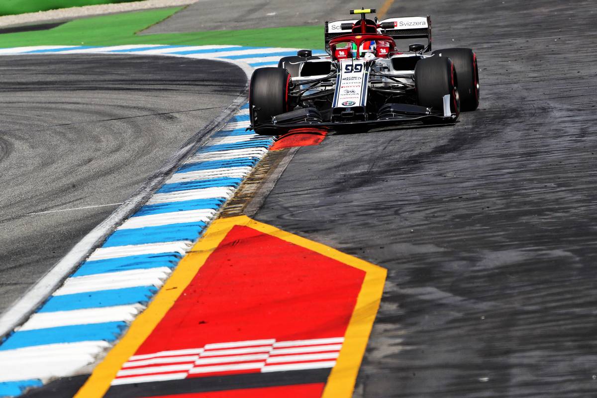 Antonio Giovinazzi (ITA) Alfa Romeo Racing C38.