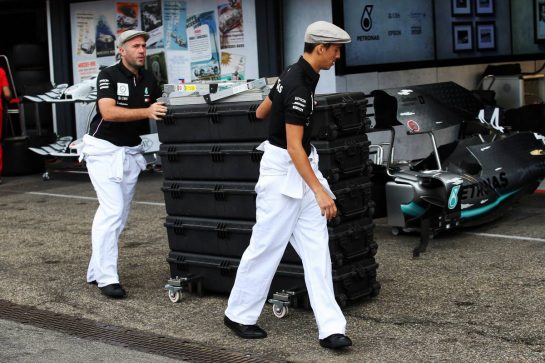 Mercedes AMG F1 team in vintage clothing.
27.07.2019. Formula 1 World Championship, Rd 11, German Grand Prix, Hockenheim, Germany, Qualifying Day.
- www.xpbimages.com, EMail: requests@xpbimages.com - copy of publication required for printed pictures. Every used picture is fee-liable. © Copyright: Batchelor / XPB Images