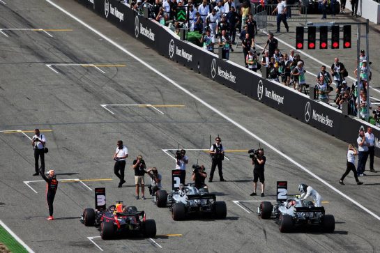 Qualifying top three in parc ferme (L to R): Max Verstappen (NLD) Red Bull Racing, second; Lewis Hamilton (GBR) Mercedes AMG F1, pole position; Valtteri Bottas (FIN) Mercedes AMG F1, third.
27.07.2019. Formula 1 World Championship, Rd 11, German Grand Prix, Hockenheim, Germany, Qualifying Day.
- www.xpbimages.com, EMail: requests@xpbimages.com - copy of publication required for printed pictures. Every used picture is fee-liable. © Copyright: Moy / XPB Images