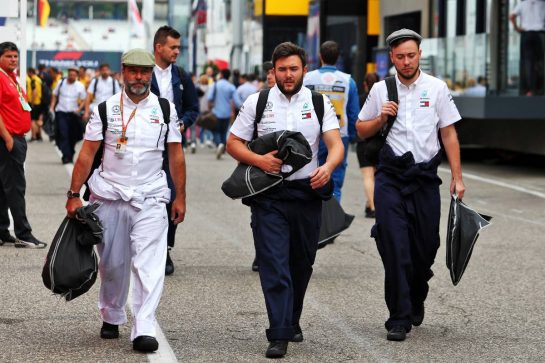 Mercedes AMG F1 wear vintage clothing to celebrate 125 years in motorsport.
28.07.2019. Formula 1 World Championship, Rd 11, German Grand Prix, Hockenheim, Germany, Race Day.
- www.xpbimages.com, EMail: requests@xpbimages.com - copy of publication required for printed pictures. Every used picture is fee-liable. © Copyright: Moy / XPB Images