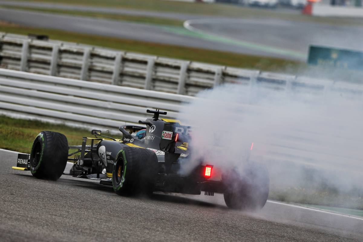 Daniel Ricciardo (AUS) Renault F1 Team RS19 retired from the race.