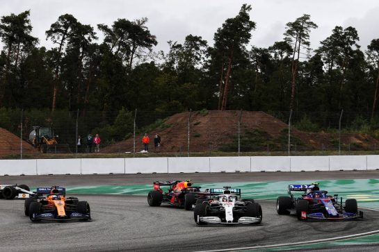 (L to R): Carlos Sainz Jr (ESP) McLaren MCL34; Pierre Gasly (FRA) Red Bull Racing RB15; Lewis Hamilton (GBR) Mercedes AMG F1 W10; and Alexander Albon (THA) Scuderia Toro Rosso STR14.
28.07.2019. Formula 1 World Championship, Rd 11, German Grand Prix, Hockenheim, Germany, Race Day.
- www.xpbimages.com, EMail: requests@xpbimages.com - copy of publication required for printed pictures. Every used picture is fee-liable. © Copyright: Moy / XPB Images