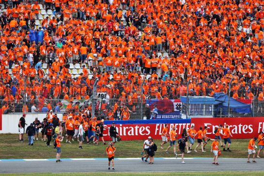 Fans invade the circuit at the end of the race.
28.07.2019. Formula 1 World Championship, Rd 11, German Grand Prix, Hockenheim, Germany, Race Day.
- www.xpbimages.com, EMail: requests@xpbimages.com - copy of publication required for printed pictures. Every used picture is fee-liable. © Copyright: Moy / XPB Images
