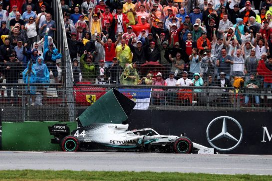 Lewis Hamilton (GBR) Mercedes AMG F1 W10 runs wide and crashes into the barrier.
28.07.2019. Formula 1 World Championship, Rd 11, German Grand Prix, Hockenheim, Germany, Race Day.
- www.xpbimages.com, EMail: requests@xpbimages.com - copy of publication required for printed pictures. Every used picture is fee-liable. © Copyright: Photo4 / XPB Images
