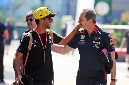 (L to R): Daniel Ricciardo (AUS) Renault F1 Team with Paul Monaghan (GBR) Red Bull Racing Chief Engineer.
03.08.2019. Formula 1 World Championship, Rd 12, Hungarian Grand Prix, Budapest, Hungary, Qualifying Day.
- www.xpbimages.com, EMail: requests@xpbimages.com - copy of publication required for printed pictures. Every used picture is fee-liable. © Copyright: Batchelor / XPB Images
