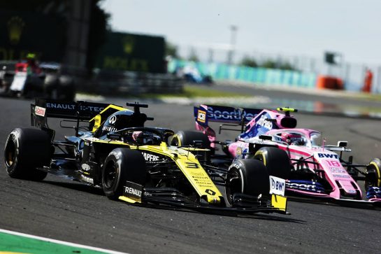 Daniel Ricciardo (AUS) Renault F1 Team RS19 and Lance Stroll (CDN) Racing Point F1 Team RP19 battle for position.
04.08.2019. Formula 1 World Championship, Rd 12, Hungarian Grand Prix, Budapest, Hungary, Race Day.
 - www.xpbimages.com, EMail: requests@xpbimages.com - copy of publication required for printed pictures. Every used picture is fee-liable. © Copyright: Bearne / XPB Images