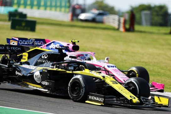Daniel Ricciardo (AUS) Renault F1 Team RS19 and Lance Stroll (CDN) Racing Point F1 Team RP19 battle for position.
04.08.2019. Formula 1 World Championship, Rd 12, Hungarian Grand Prix, Budapest, Hungary, Race Day.
 - www.xpbimages.com, EMail: requests@xpbimages.com - copy of publication required for printed pictures. Every used picture is fee-liable. © Copyright: Bearne / XPB Images