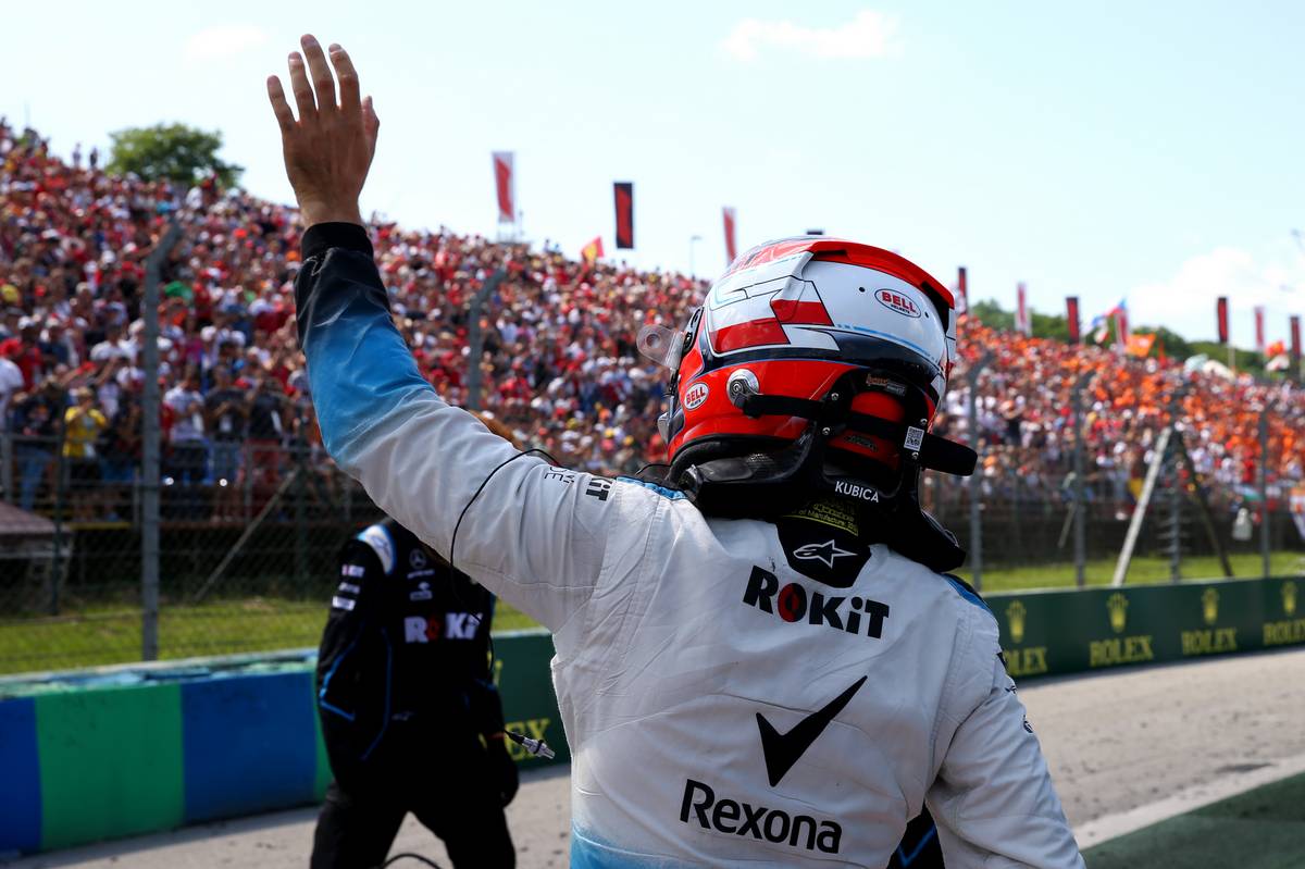 Robert Kubica (POL) Williams Racing on the grid.