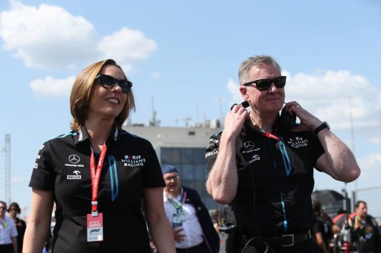 Claire Williams (GBR) Williams Racing Deputy Team Principal and Mike O'Driscoll (GBR) Williams Group CEO on the grid.
04.08.2019. Formula 1 World Championship, Rd 12, Hungarian Grand Prix, Budapest, Hungary, Race Day.
- www.xpbimages.com, EMail: requests@xpbimages.com - copy of publication required for printed pictures. Every used picture is fee-liable. © Copyright: Batchelor / XPB Images