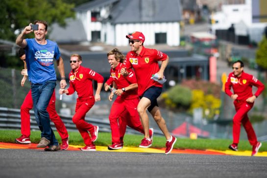 Sebastian Vettel (GER) Ferrari runs up Eau Rouge with the team.
29.08.2019. Formula 1 World Championship, Rd 13, Belgian Grand Prix, Spa Francorchamps, Belgium, Preparation Day.
- www.xpbimages.com, EMail: requests@xpbimages.com - copy of publication required for printed pictures. Every used picture is fee-liable. © Copyright: Price / XPB Images