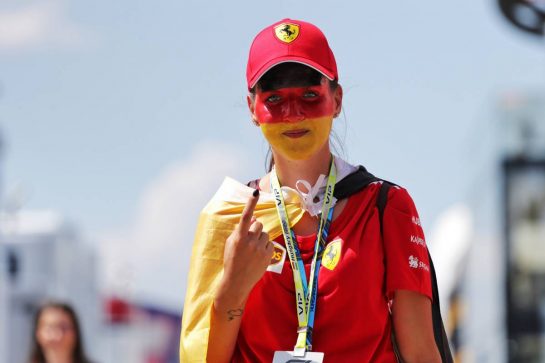 A Sebastian Vettel (GER) Ferrari fan.
01.08.2019. Formula 1 World Championship, Rd 12, Hungarian Grand Prix, Budapest, Hungary, Preparation Day.
- www.xpbimages.com, EMail: requests@xpbimages.com - copy of publication required for printed pictures. Every used picture is fee-liable. © Copyright: Bearne / XPB Images