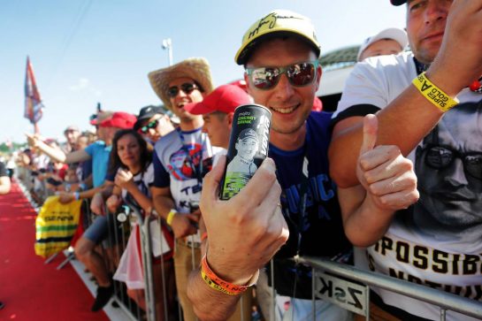 Robert Kubica (POL) Williams Racing fans.
01.08.2019. Formula 1 World Championship, Rd 12, Hungarian Grand Prix, Budapest, Hungary, Preparation Day.
- www.xpbimages.com, EMail: requests@xpbimages.com - copy of publication required for printed pictures. Every used picture is fee-liable. © Copyright: Bearne / XPB Images