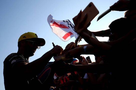 Daniel Ricciardo (AUS), Renault F1 Team
01.08.2019. Formula 1 World Championship, Rd 12, Hungarian Grand Prix, Budapest, Hungary, Preparation Day.
- www.xpbimages.com, EMail: requests@xpbimages.com - copy of publication required for printed pictures. Every used picture is fee-liable. © Copyright: Charniaux / XPB Images