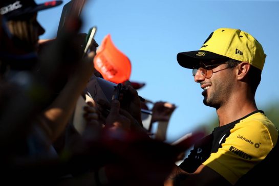 Daniel Ricciardo (AUS), Renault F1 Team 
01.08.2019. Formula 1 World Championship, Rd 12, Hungarian Grand Prix, Budapest, Hungary, Preparation Day.
- www.xpbimages.com, EMail: requests@xpbimages.com - copy of publication required for printed pictures. Every used picture is fee-liable. © Copyright: Charniaux / XPB Images