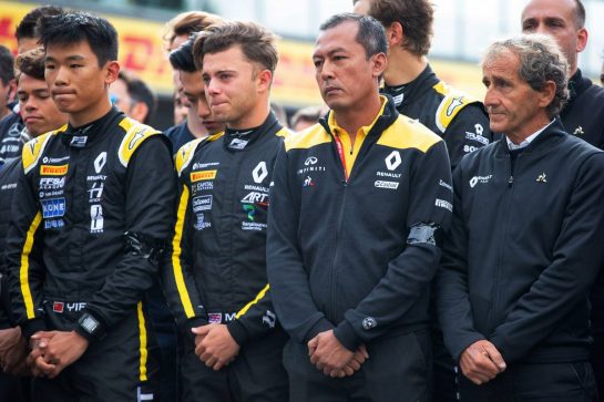 F1, F2, and F3 pay their respects to Anthoine Hubert (L to R): Ye Yifei (CHN) Renault Sport Academy Driver; Max Fewtrell (GBR) Renault Sport Academy Driver; Mia Sharizman (MAL) Renault Sport Academy Director; Alain Prost (FRA) Renault F1 Team Special Advisor.
01.09.2019. Formula 1 World Championship, Rd 13, Belgian Grand Prix, Spa Francorchamps, Belgium, Race Day.
- www.xpbimages.com, EMail: requests@xpbimages.com - copy of publication required for printed pictures. Every used picture is fee-liable. © Copyright: Bearne / XPB Images