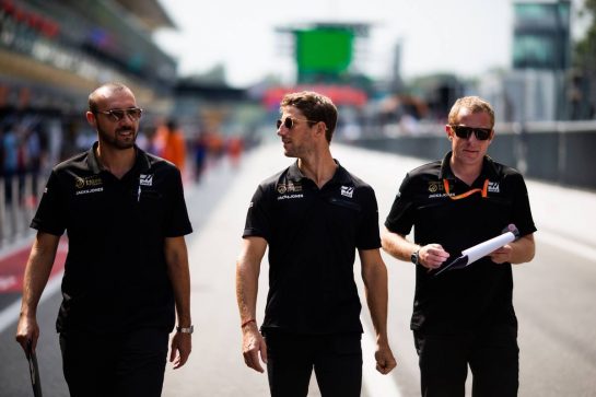 Romain Grosjean (FRA) Haas F1 Team walks the circuit with the team.
05.09.2019. Formula 1 World Championship, Rd 14, Italian Grand Prix, Monza, Italy, Preparation Day.
- www.xpbimages.com, EMail: requests@xpbimages.com - copy of publication required for printed pictures. Every used picture is fee-liable. © Copyright: Filipe / XPB Images