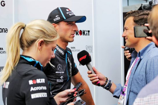 Robert Kubica (POL) Williams Racing with Will Buxton (GBR) F1 Digital Presenter.
05.09.2019. Formula 1 World Championship, Rd 14, Italian Grand Prix, Monza, Italy, Preparation Day.
- www.xpbimages.com, EMail: requests@xpbimages.com - copy of publication required for printed pictures. Every used picture is fee-liable. © Copyright: Bearne / XPB Images