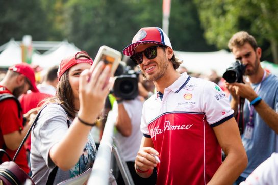 Antonio Giovinazzi (ITA) Alfa Romeo Racing with fans.
05.09.2019. Formula 1 World Championship, Rd 14, Italian Grand Prix, Monza, Italy, Preparation Day.
- www.xpbimages.com, EMail: requests@xpbimages.com - copy of publication required for printed pictures. Every used picture is fee-liable. © Copyright: Filipe / XPB Images