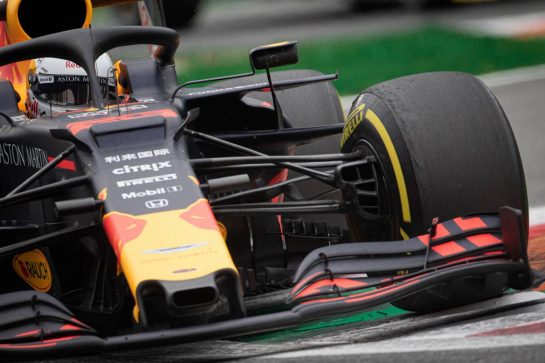 Alexander Albon (THA) Red Bull Racing RB15.
06.09.2019. Formula 1 World Championship, Rd 14, Italian Grand Prix, Monza, Italy, Practice Day.
- www.xpbimages.com, EMail: requests@xpbimages.com - copy of publication required for printed pictures. Every used picture is fee-liable. © Copyright: Bearne / XPB Images