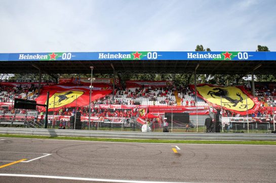 Ferrari flags with fans in the grandstand.
07.09.2019. Formula 1 World Championship, Rd 14, Italian Grand Prix, Monza, Italy, Qualifying Day.
- www.xpbimages.com, EMail: requests@xpbimages.com - copy of publication required for printed pictures. Every used picture is fee-liable. © Copyright: Batchelor / XPB Images