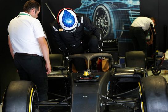 Jean Alesi (FRA) demonstrates the 2020 Pirelli F1 18 inch tyres in an F2 car.
07.09.2019. Formula 1 World Championship, Rd 14, Italian Grand Prix, Monza, Italy, Qualifying Day.
- www.xpbimages.com, EMail: requests@xpbimages.com - copy of publication required for printed pictures. Every used picture is fee-liable. © Copyright: Bearne / XPB Images