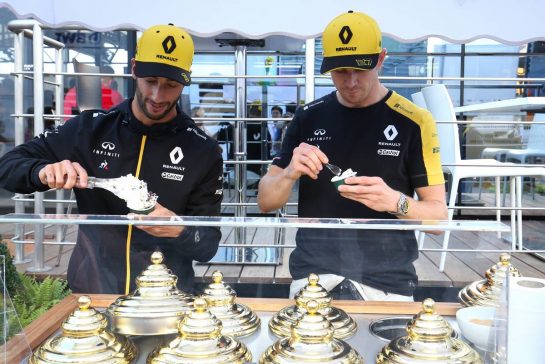 Daniel Ricciardo (AUS), Renault F1 Team and Nico Hulkenberg (GER), Renault Sport F1 Team 
07.09.2019. Formula 1 World Championship, Rd 14, Italian Grand Prix, Monza, Italy, Qualifying Day.
- www.xpbimages.com, EMail: requests@xpbimages.com - copy of publication required for printed pictures. Every used picture is fee-liable. © Copyright: Charniaux / XPB Images
