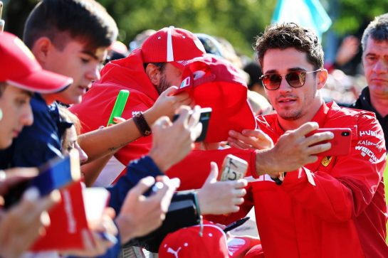 Charles Leclerc (MON) Ferrari signs autographs for the fans.
08.09.2019. Formula 1 World Championship, Rd 14, Italian Grand Prix, Monza, Italy, Race Day.
- www.xpbimages.com, EMail: requests@xpbimages.com - copy of publication required for printed pictures. Every used picture is fee-liable. © Copyright: Filipe / XPB Images