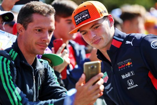 Max Verstappen (NLD) Red Bull Racing with fans.
08.09.2019. Formula 1 World Championship, Rd 14, Italian Grand Prix, Monza, Italy, Race Day.
- www.xpbimages.com, EMail: requests@xpbimages.com - copy of publication required for printed pictures. Every used picture is fee-liable. © Copyright: Filipe / XPB Images