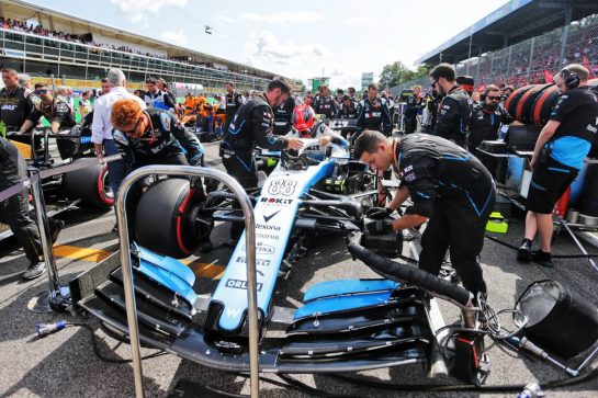 Robert Kubica (POL) Williams Racing FW42 on the grid.
08.09.2019. Formula 1 World Championship, Rd 14, Italian Grand Prix, Monza, Italy, Race Day.
- www.xpbimages.com, EMail: requests@xpbimages.com - copy of publication required for printed pictures. Every used picture is fee-liable. © Copyright: Bearne / XPB Images